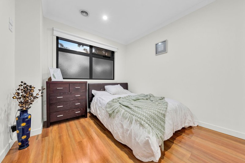 Photo - 11/122 Kennington Park Drive, Endeavour Hills VIC 3802 - Image 7