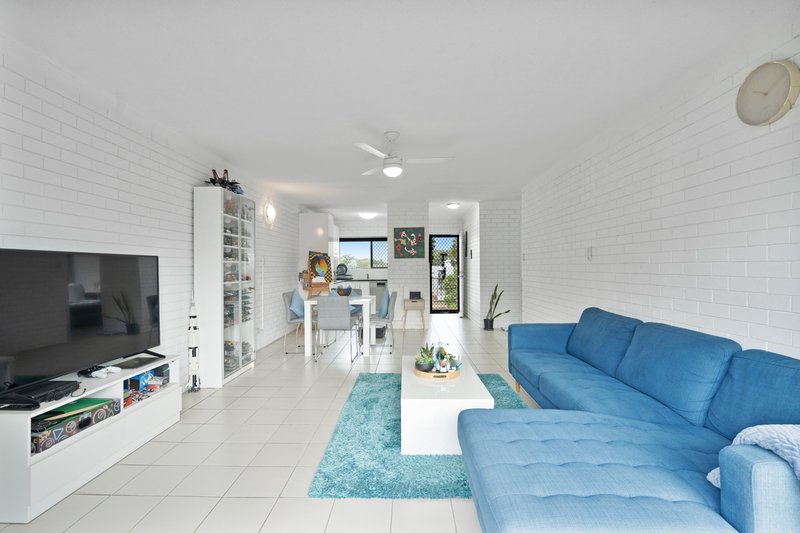 Photo - 11/13-15 Ferguson Avenue, Bongaree QLD 4507 - Image 9