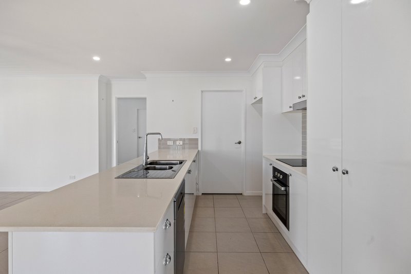 Photo - 1/113 Broadwater Terrace, Redland Bay QLD 4165 - Image 7