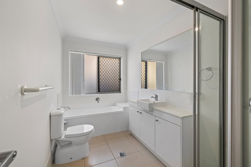 Photo - 1/113 Broadwater Terrace, Redland Bay QLD 4165 - Image 15