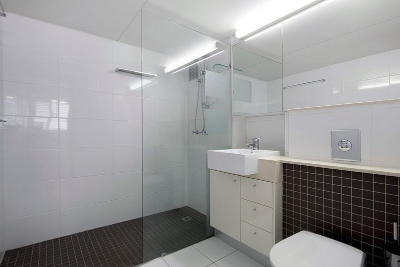 Photo - 111/32 Riverview Parade, Surfers Paradise QLD 4217 - Image 8