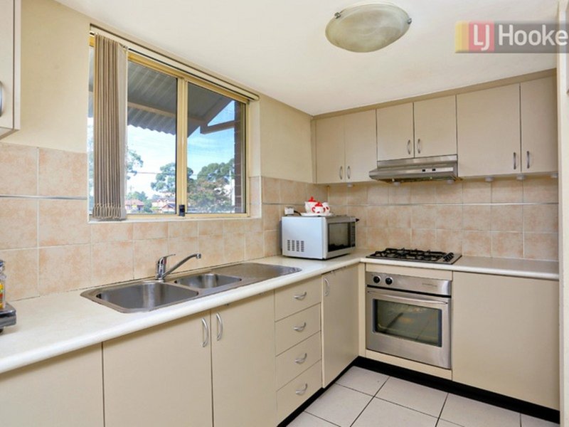 Photo - 11/14-18 Fourth Avenue, Blacktown NSW 2148 - Image 3