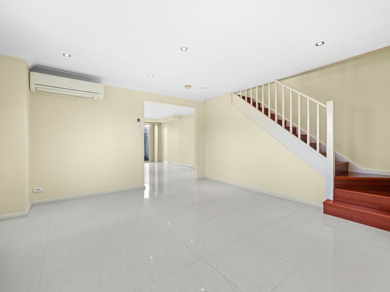 Photo - 1/114 Ingleburn Road, Ingleburn NSW 2565 - Image 3