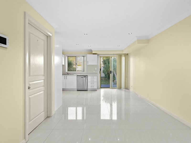Photo - 1/114 Ingleburn Road, Ingleburn NSW 2565 - Image 5