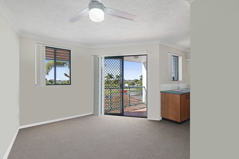 Photo - 11/140 Marine Parade, Southport QLD 4215 - Image 4