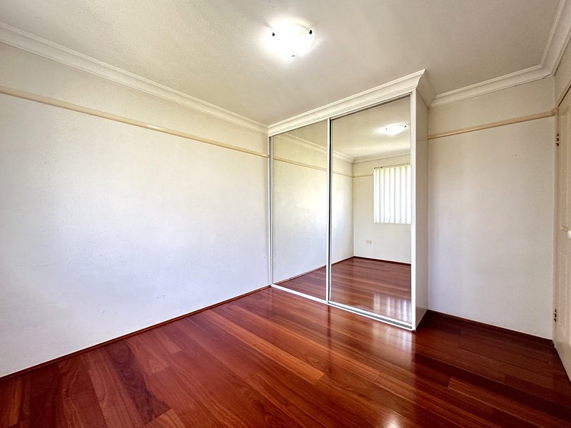 Photo - 11/15-23 Mowle Street, Westmead NSW 2145 - Image 10