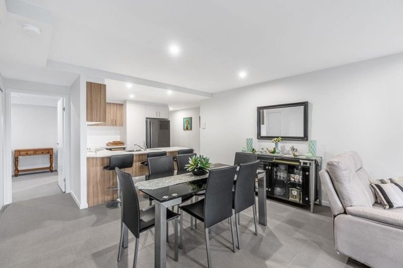 Photo - 11/15 Besham Parade, Wynnum QLD 4178 - Image 1