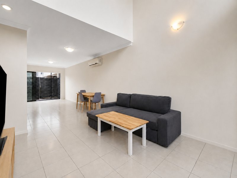 Photo - 1/115 Main Street, Beenleigh QLD 4207 - Image 4