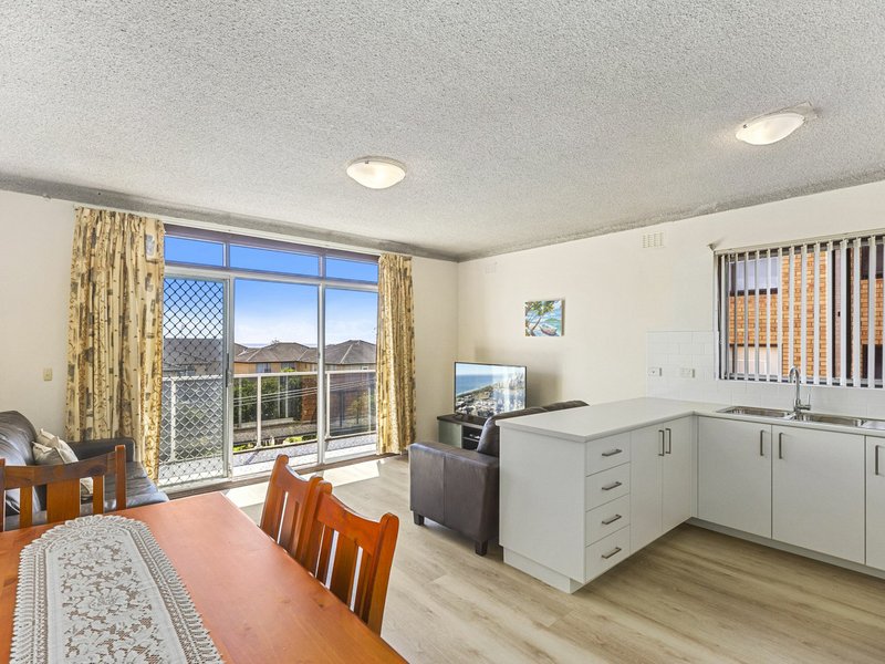 Photo - 11/15 Ocean Parade, The Entrance NSW 2261 - Image 2