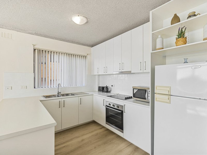 Photo - 11/15 Ocean Parade, The Entrance NSW 2261 - Image 5