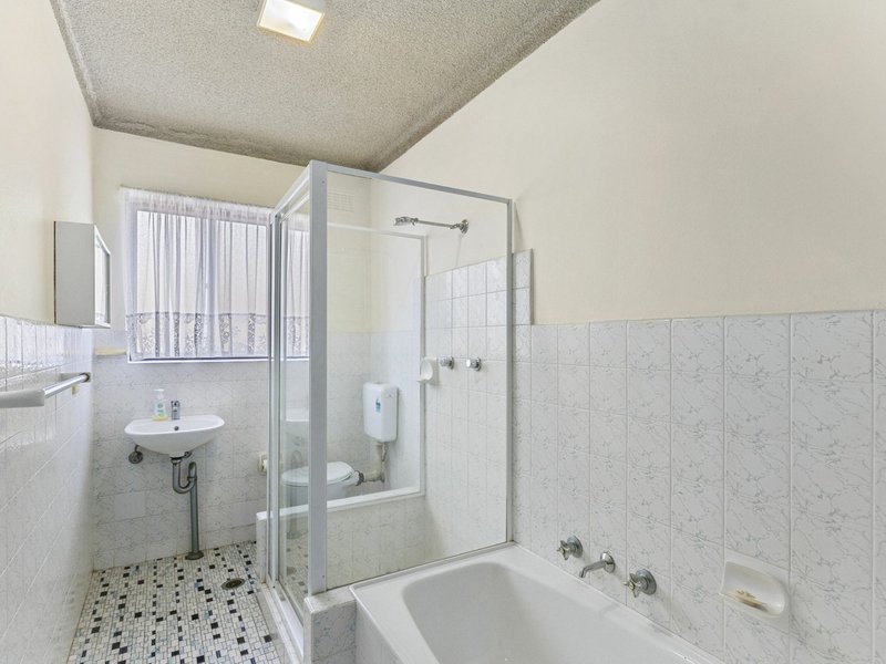 Photo - 11/15 Ocean Parade, The Entrance NSW 2261 - Image 8