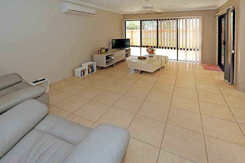 Photo - 11/15 Parkside Place, Norman Gardens QLD 4701 - Image 3