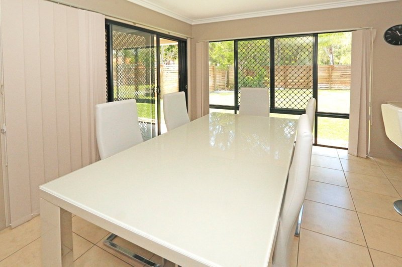 Photo - 11/15 Parkside Place, Norman Gardens QLD 4701 - Image 4