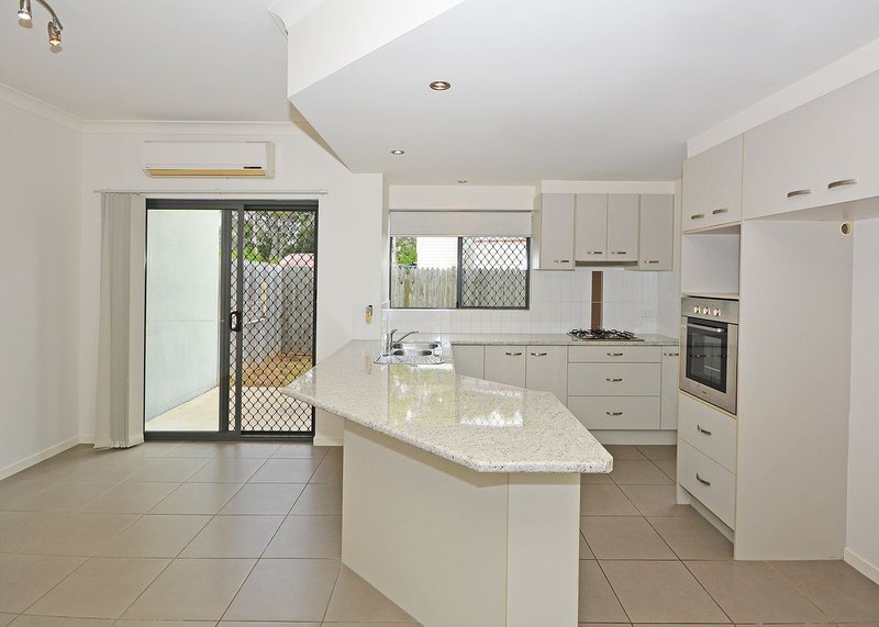 Photo - 1/115 Torquay Road, Scarness QLD 4655 - Image 2