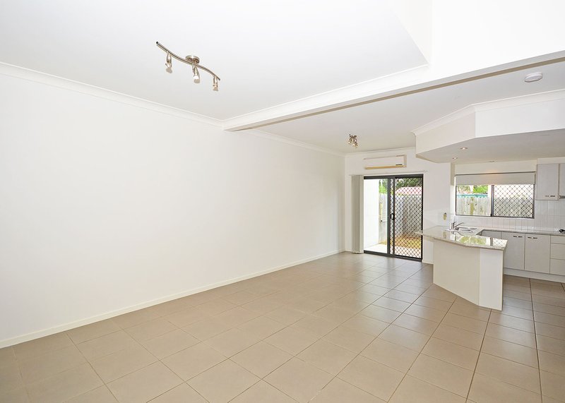 Photo - 1/115 Torquay Road, Scarness QLD 4655 - Image 3