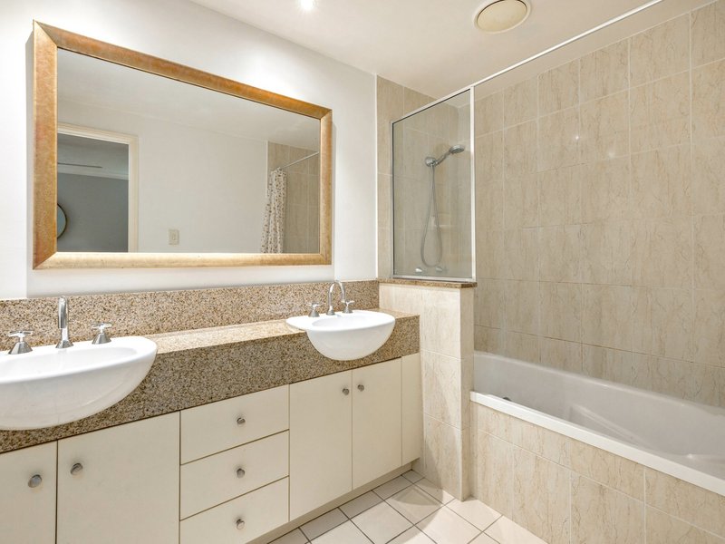 Photo - 1115/2-10 Greenslopes Street, Cairns North QLD 4870 - Image 6