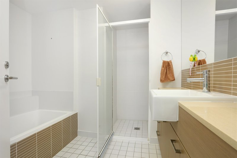 Photo - 111/66 Sickle Avenue, Hope Island QLD 4212 - Image 15
