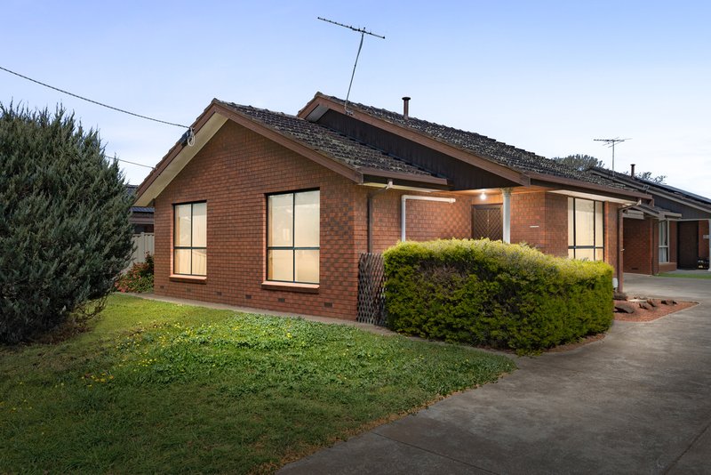 Photo - 1/117 Duncans Road, Werribee VIC 3030 - Image 2