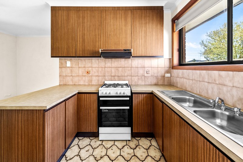 Photo - 1/117 Duncans Road, Werribee VIC 3030 - Image 3