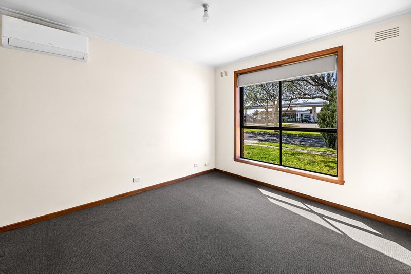 Photo - 1/117 Duncans Road, Werribee VIC 3030 - Image 9