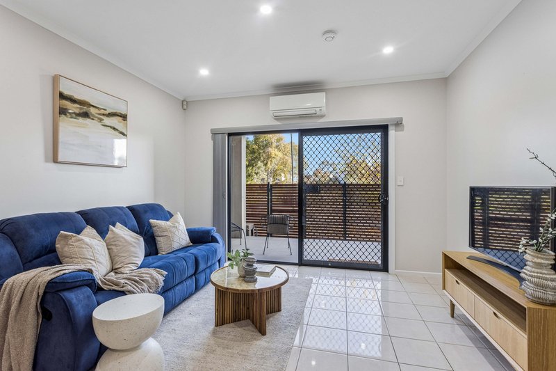 Photo - 11/17 Euston Walk, Mawson Lakes SA 5095 - Image 4