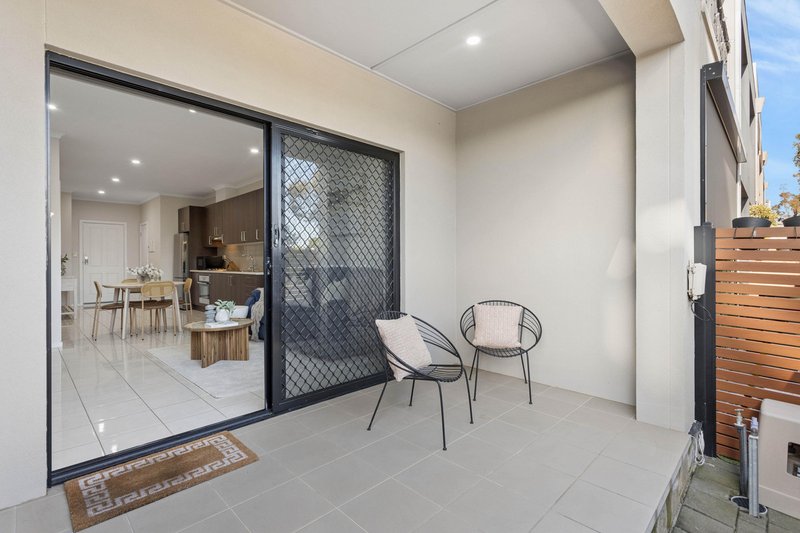 Photo - 11/17 Euston Walk, Mawson Lakes SA 5095 - Image 11