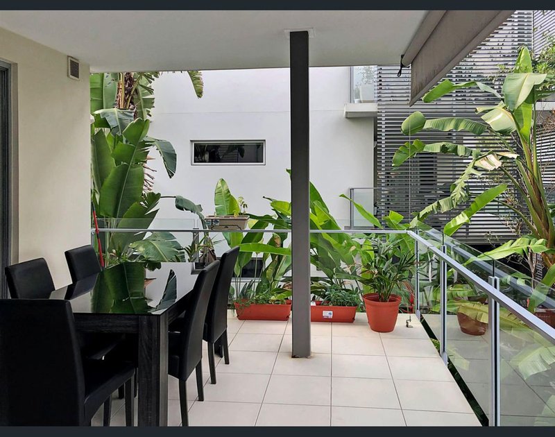 Photo - 11/18 Barramul Street, Bulimba QLD 4171 - Image 9