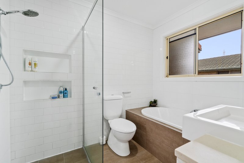 Photo - 11/18 Bottlewood Court, Burleigh Waters QLD 4220 - Image 4