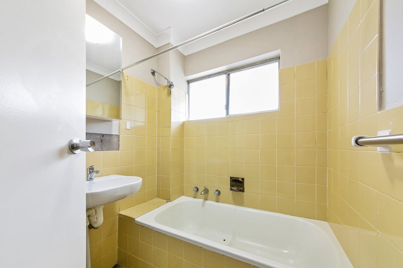 Photo - 11/18 Paton Street, Merrylands NSW 2160 - Image 4