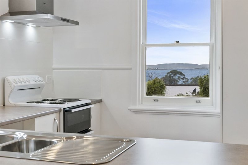 Photo - 1/118 Roslyn Avenue, Blackmans Bay TAS 7052 - Image 3