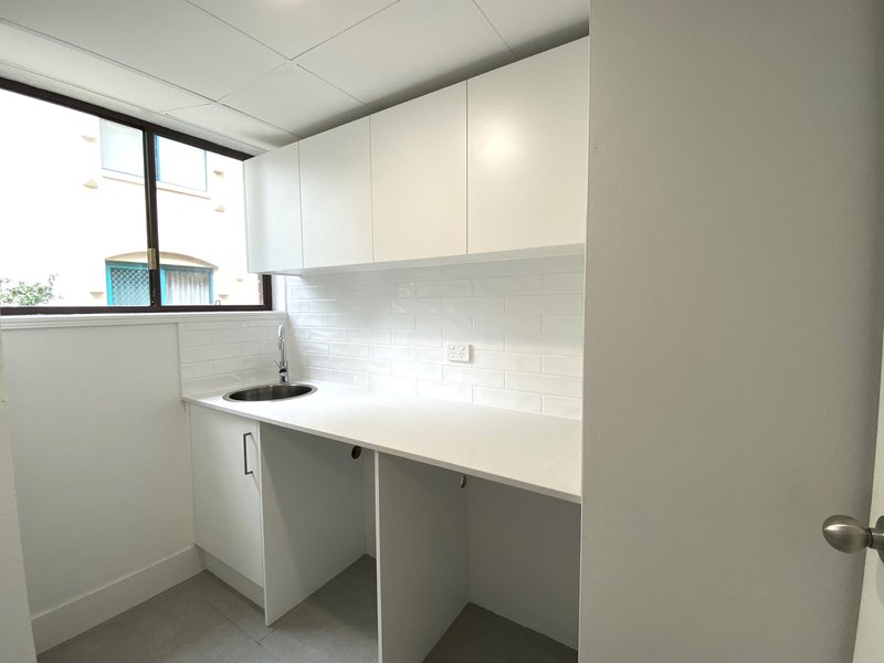 Photo - 1/118 Surf Parade, Broadbeach QLD 4218 - Image 8