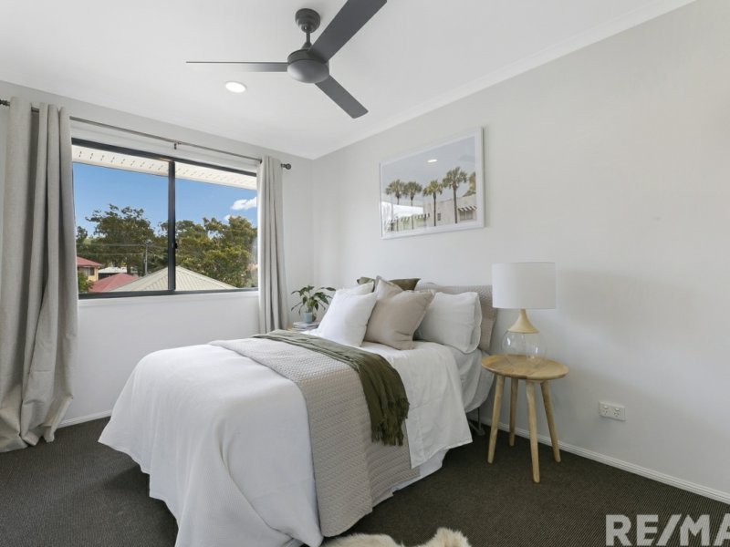 Photo - 11/18 Tallebudgera Creek Rd , Burleigh Heads QLD 4220 - Image 12