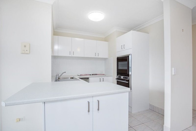 Photo - 11/19 Fern Street, Surfers Paradise QLD 4217 - Image 5