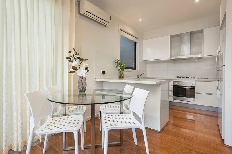 Photo - 11/19 Hughes Street, Burwood VIC 3125 - Image 3
