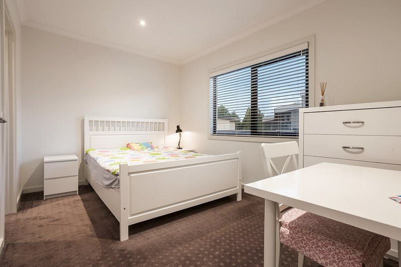 Photo - 11/19 Hughes Street, Burwood VIC 3125 - Image 5