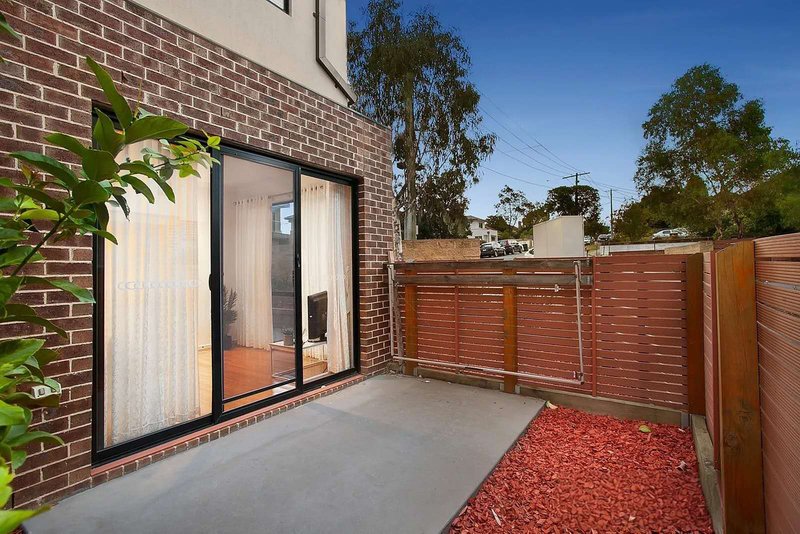 Photo - 11/19 Hughes Street, Burwood VIC 3125 - Image 8