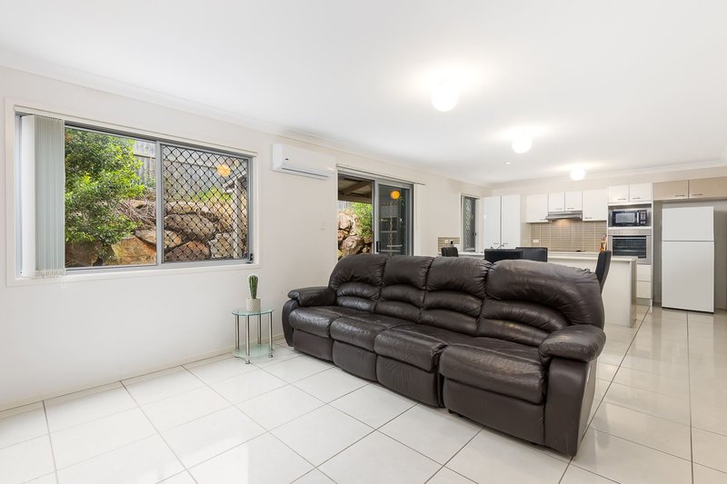 Photo - 11/19 Platinum Place, Oxley QLD 4075 - Image 2