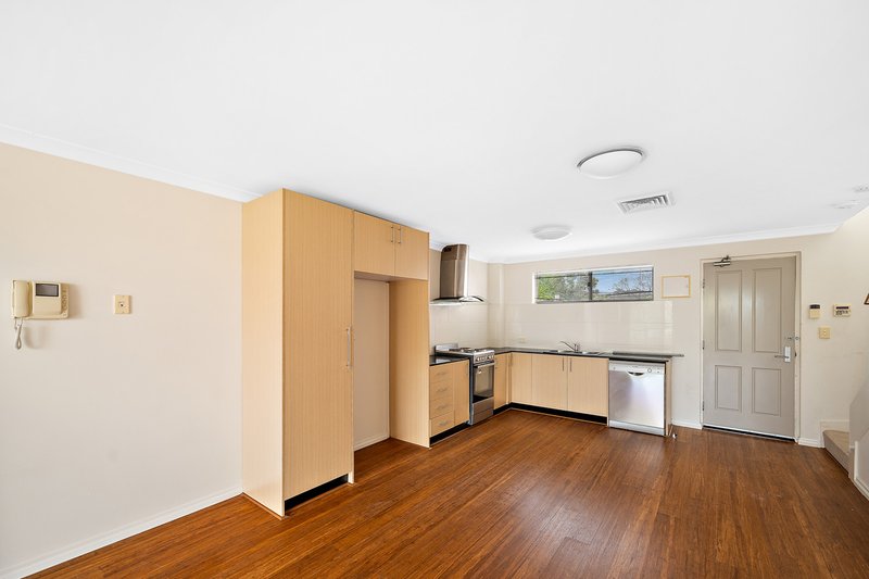 Photo - 11/190 Scarborough Beach Road, Mount Hawthorn WA 6016 - Image 3