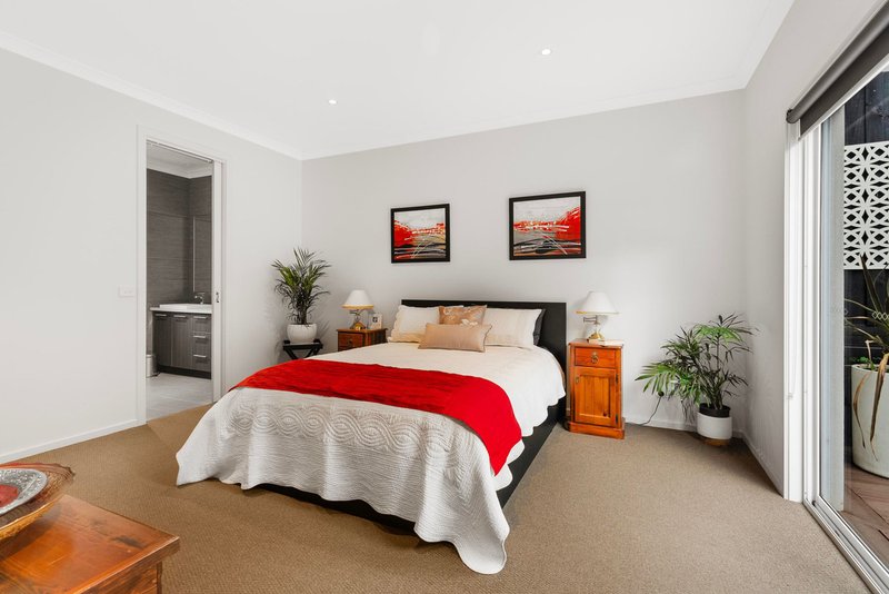 Photo - 1/11A Carey Crescent, Bacchus Marsh VIC 3340 - Image 7