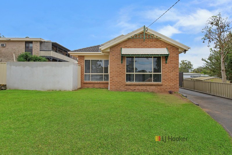 Photo - 111a Natuna Avenue, Budgewoi NSW 2262 - Image 3