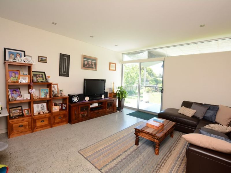 Photo - 1/12-14 Pacific Street, Wallabi Point NSW 2430 - Image 3