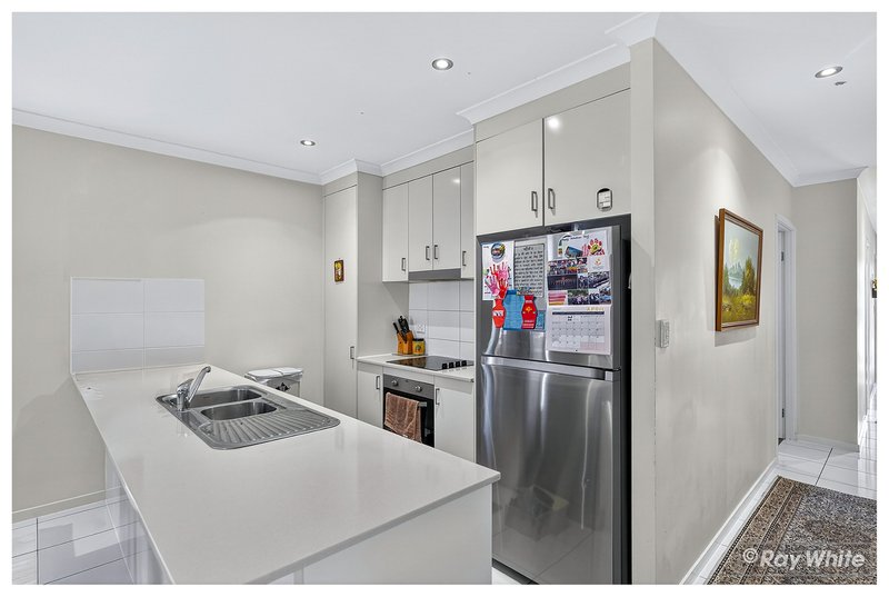 Photo - 1/12-16 Elphinstone Street, Berserker QLD 4701 - Image 3