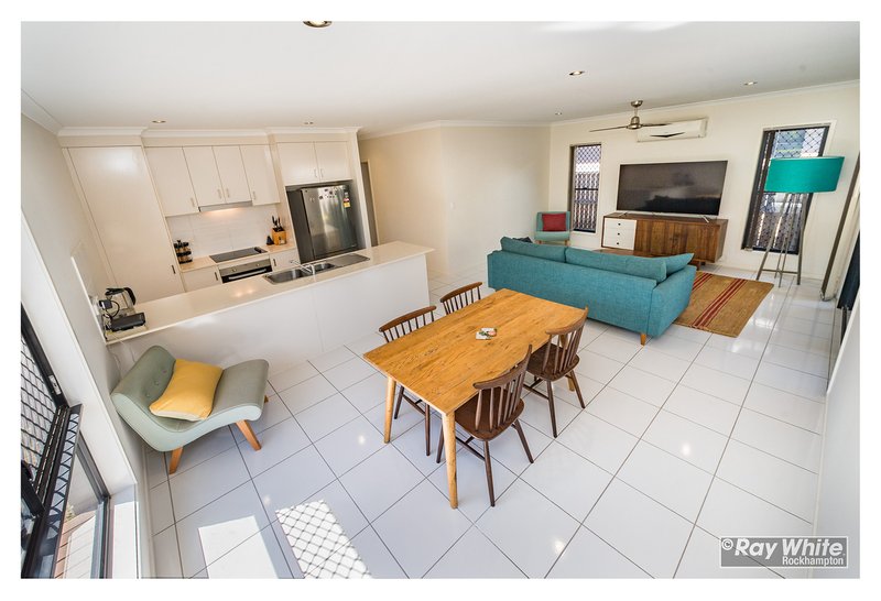 Photo - 1/12-16 Elphinstone Street, Berserker QLD 4701 - Image 4