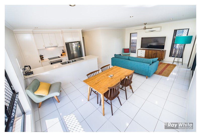 Photo - 1/12-16 Elphinstone Street, Berserker QLD 4701 - Image 14