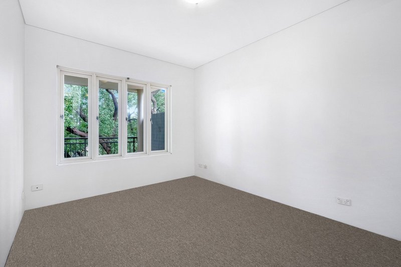 Photo - 11/2-6 Thames Street, Balmain NSW 2041 - Image 4