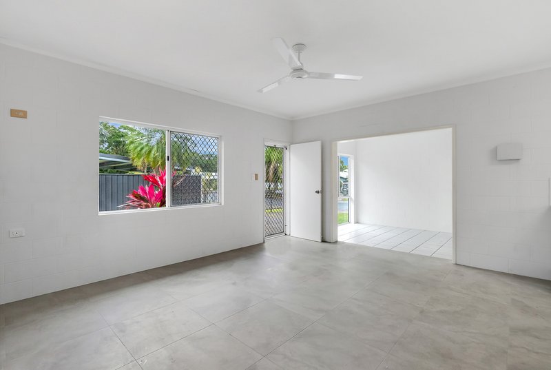 Photo - 1/12 Atlantic Close, White Rock QLD 4868 - Image 2