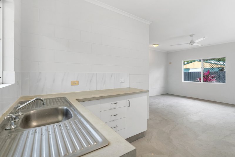 Photo - 1/12 Atlantic Close, White Rock QLD 4868 - Image 4