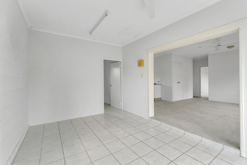 Photo - 1/12 Atlantic Close, White Rock QLD 4868 - Image 5