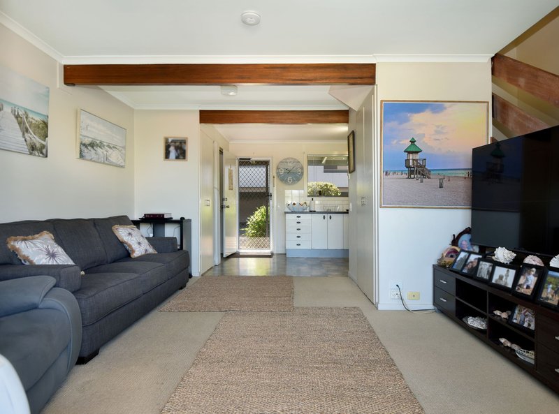 Photo - 11/2 Benjamin Street, Mount Lofty QLD 4350 - Image 3