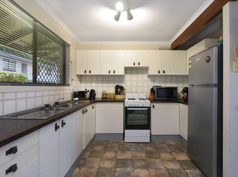 Photo - 11/2 Benjamin Street, Mount Lofty QLD 4350 - Image 4